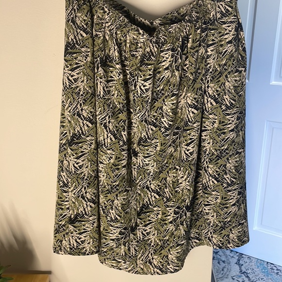 Sag Harbor printed skirt with pockets - Picture 5 of 9